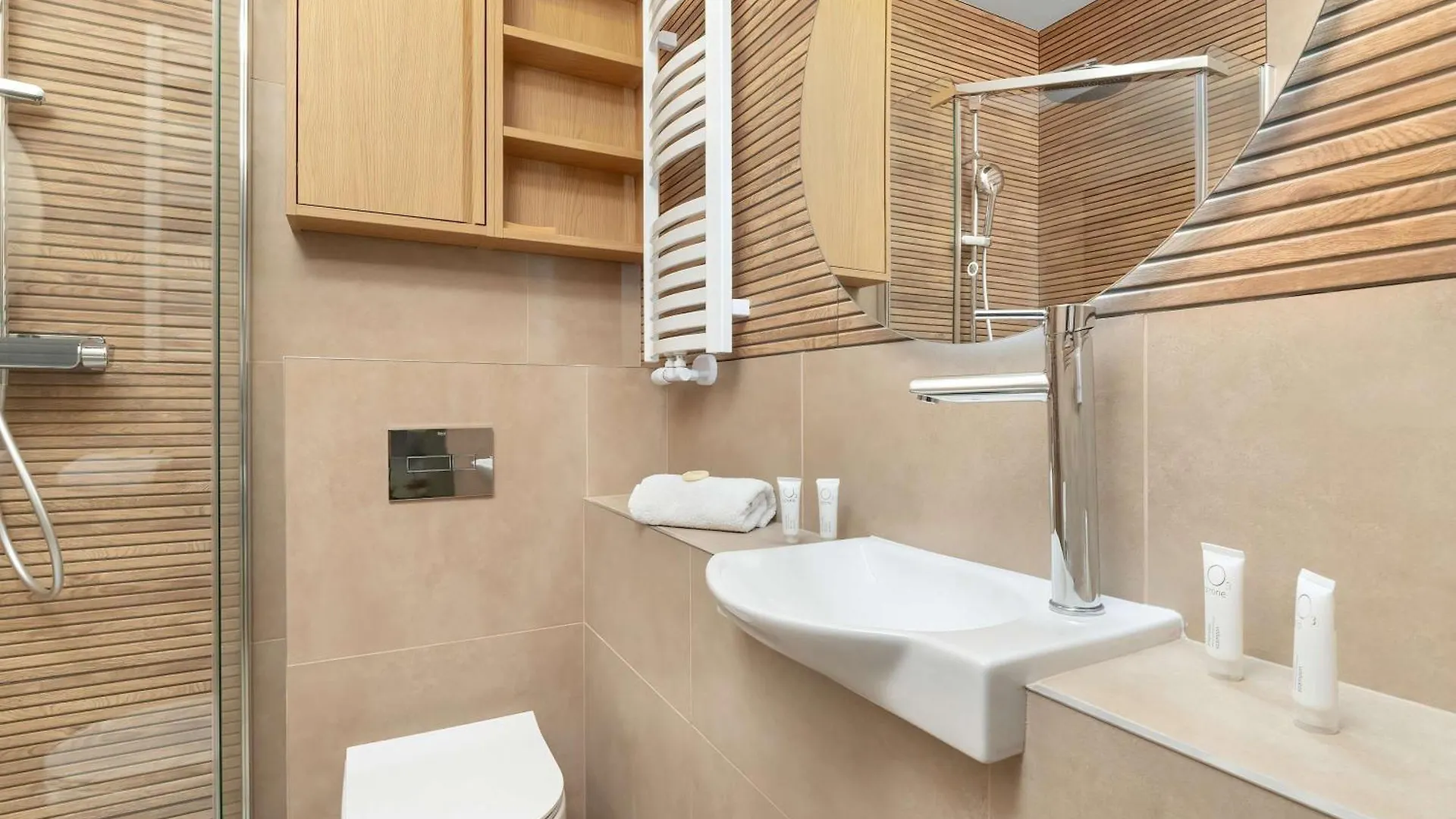 Jasny Apartament Z Pieknym Widokiem Na Miasto By Noclegi Renters Gdaňsk